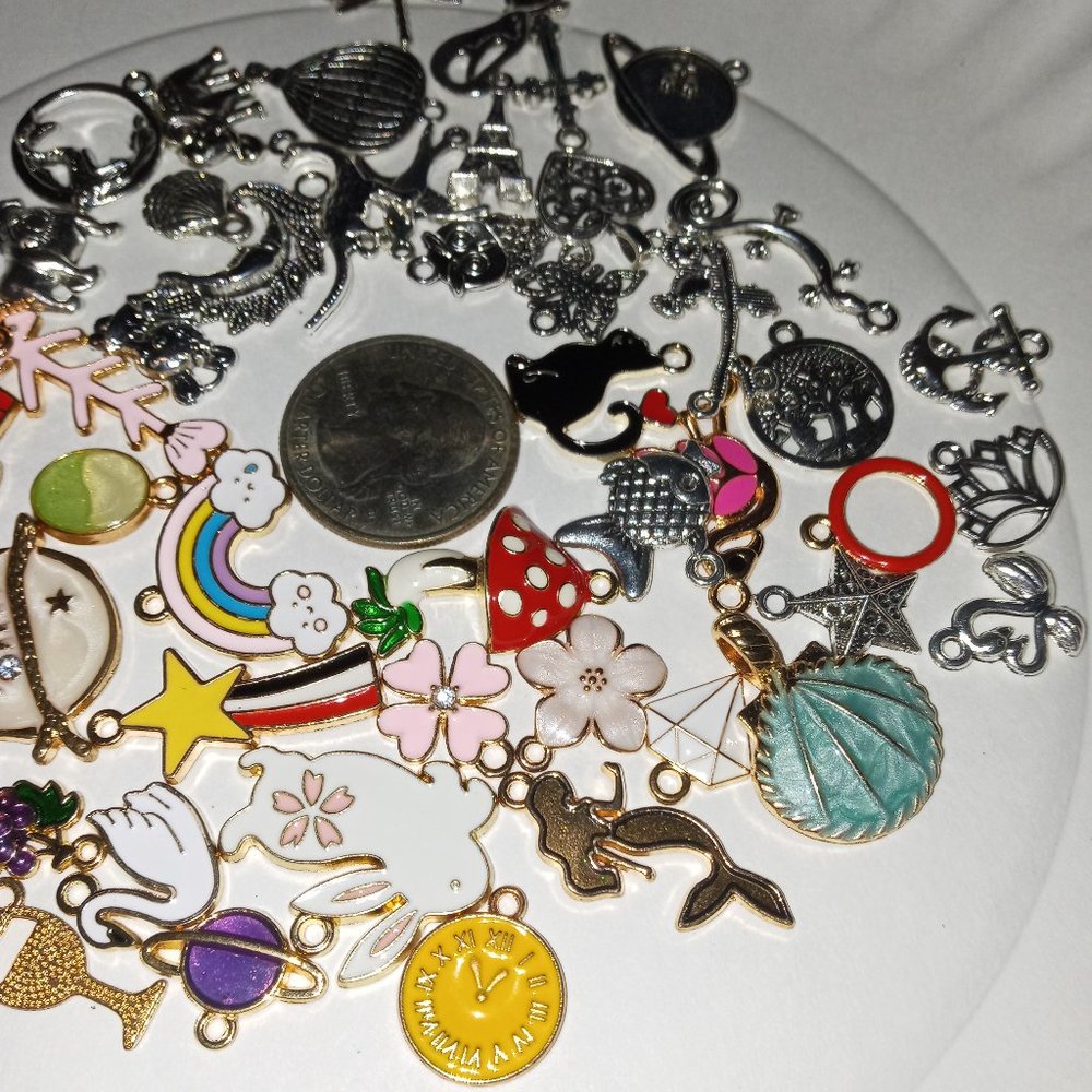 4 Random Charms will be sent to you See quarter for size refrence NEW💖SPECIAL - Picture 6 of 7